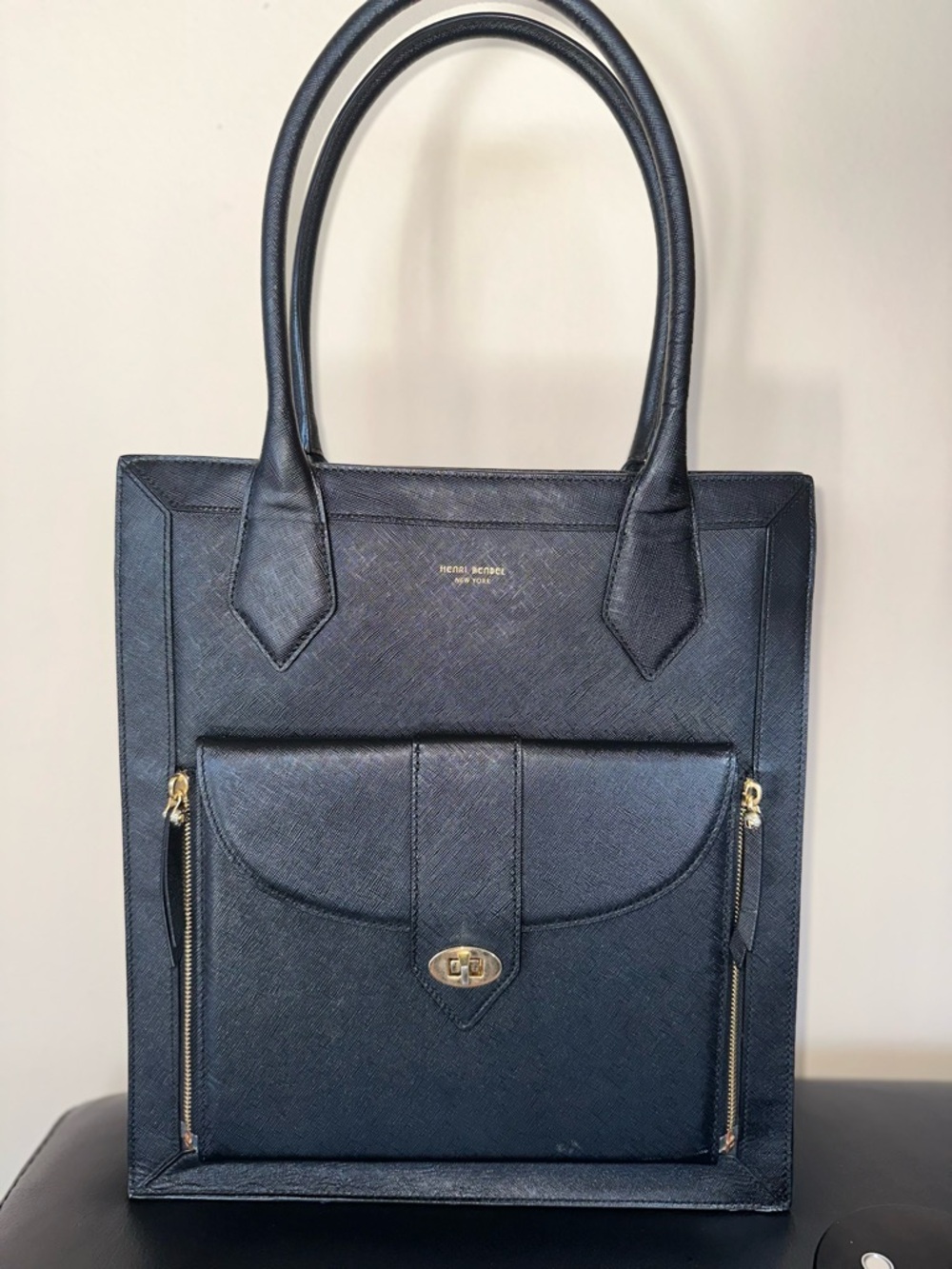 ✨ Henri Bendel Saffiano Black Leather • Zip off Tablet Case • Collector • Rare - Picture 3 of 16